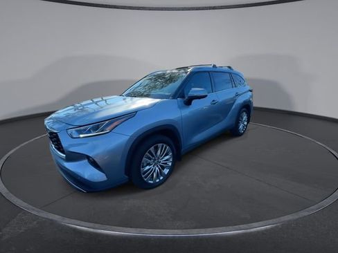 Used 2024 Toyota Highlander Platinum image 8