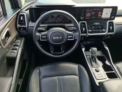 Used 2023 Kia Sorento S w/ Panoramic Sunroof Package AWD/4WD image 11