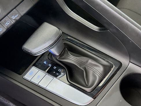 Used 2025 Hyundai Elantra SE image 20