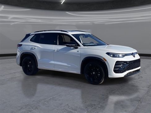 New 2026 Volkswagen Tiguan SE R-Line image 2