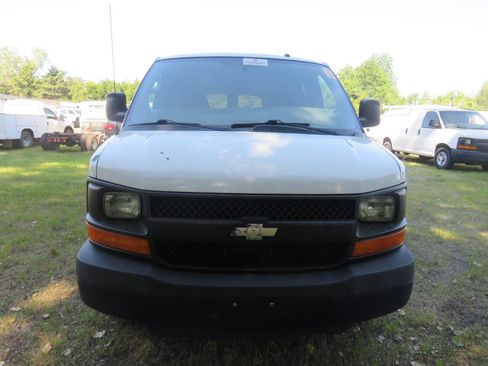 Used 2011 Chevrolet Express 3500 LS RWD image 2