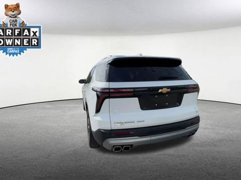 Used 2024 Chevrolet Traverse LT w/ Enhanced Driving Package AWD/4WD image 8