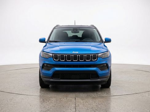 Used 2025 Jeep Compass Limited AWD/4WD image 2