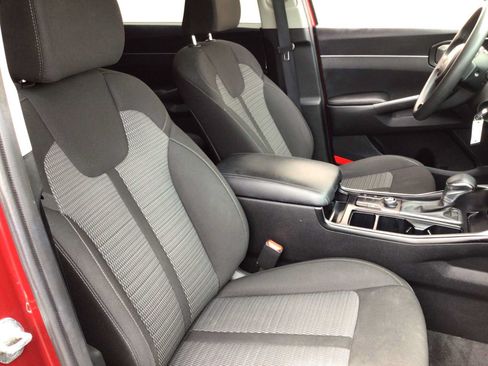 Used 2023 Kia Sorento LX FWD image 25