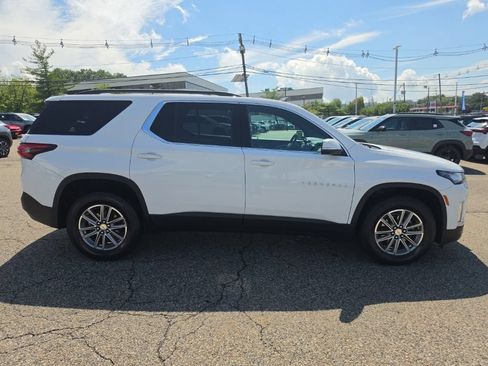 Used 2023 Chevrolet Traverse LT AWD/4WD image 2