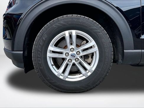 Used 2023 Ford Explorer XLT AWD/4WD image 10