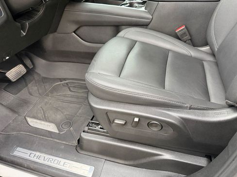 Used 2025 Chevrolet Tahoe Z71 w/ Comfort Package image 18