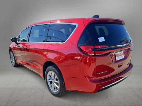 New 2026 Chrysler Pacifica Limited AWD/4WD image 6