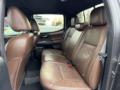 Used 2016 Toyota Tacoma Limited image 13