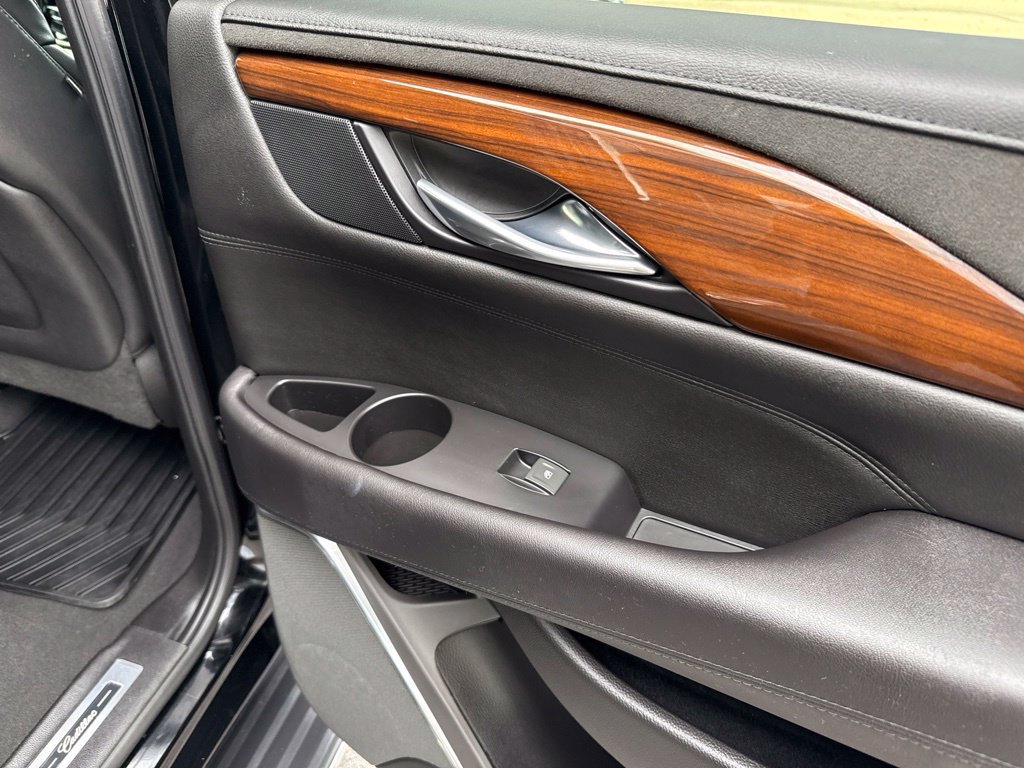 Used 2018 Cadillac Escalade Luxury AWD/4WD image 32