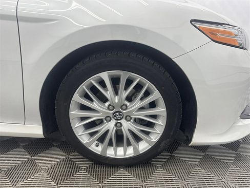 Used 2018 Toyota Camry XLE image 13