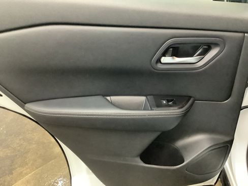 Used 2024 Nissan Rogue SV image 24