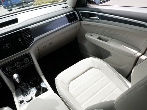 Certified 2022 Volkswagen Atlas SEL Premium AWD/4WD image 11
