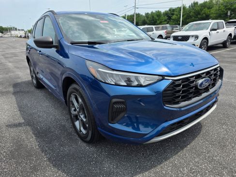 Used 2023 Ford Escape ST-Line w/ Tech Pack #1 AWD/4WD image 7