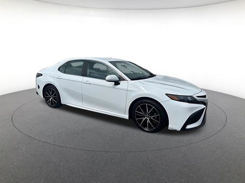 Used 2021 Toyota Camry SE FWD image 1