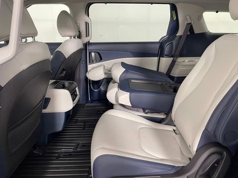 New 2026 Kia Carnival SX image 7