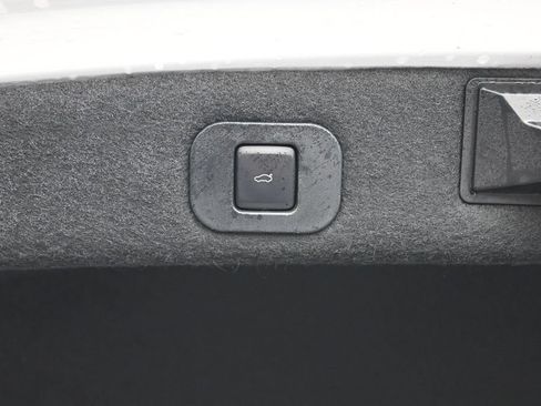 Used 2017 Lincoln Continental Reserve w/ Technology Package FWD image 29