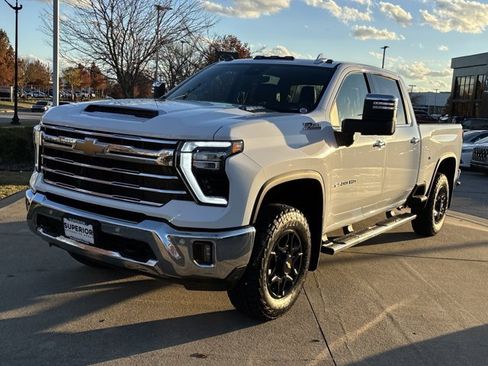 Used 2025 Chevrolet Silverado 2500 LTZ w/ LTZ Plus Package image 9