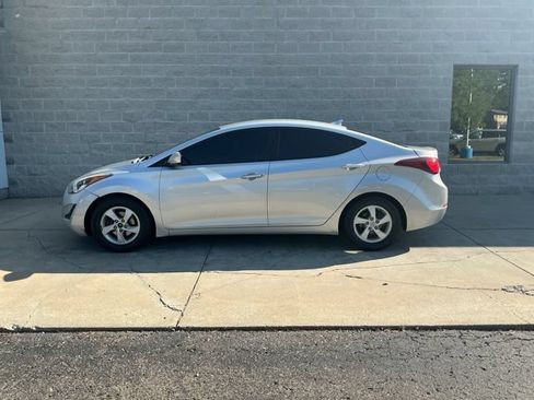 Used 2015 Hyundai Elantra SE FWD image 4
