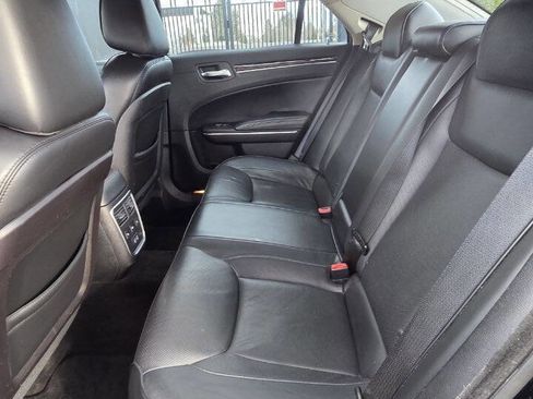 Used 2016 Chrysler 300 C image 10