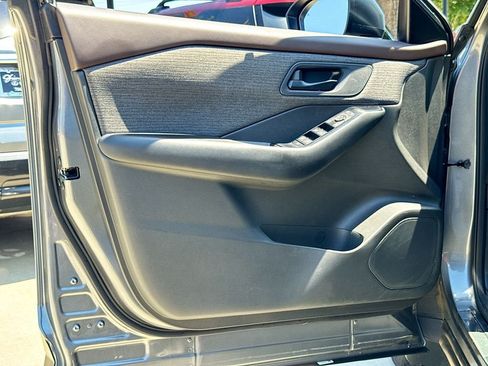 Used 2023 Nissan Rogue S FWD image 12