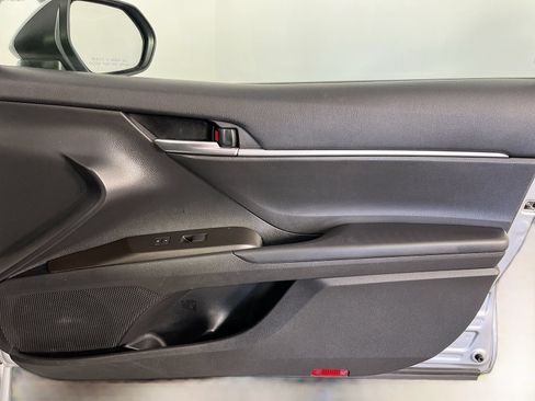 Used 2022 Toyota Camry SE FWD image 32