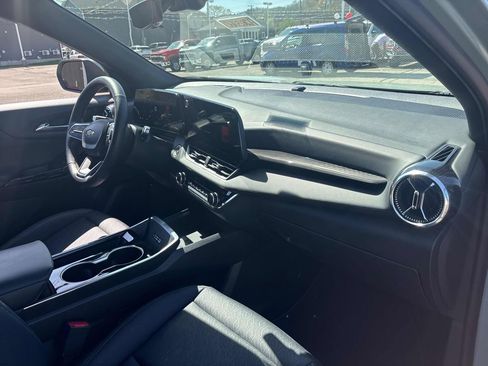 Used 2025 Chevrolet Equinox LT w/ Convenience Package II image 30