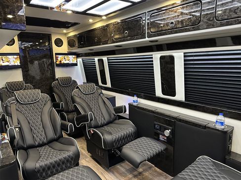 Used 2024 Mercedes-Benz Sprinter 3500 image 2