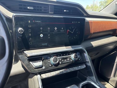 Used 2022 GMC Sierra 1500 Denali w/ Denali Reserve Package AWD/4WD image 18
