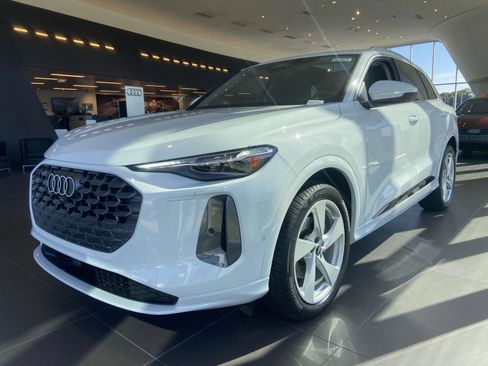 New 2025 Audi Q5 Prestige image 3