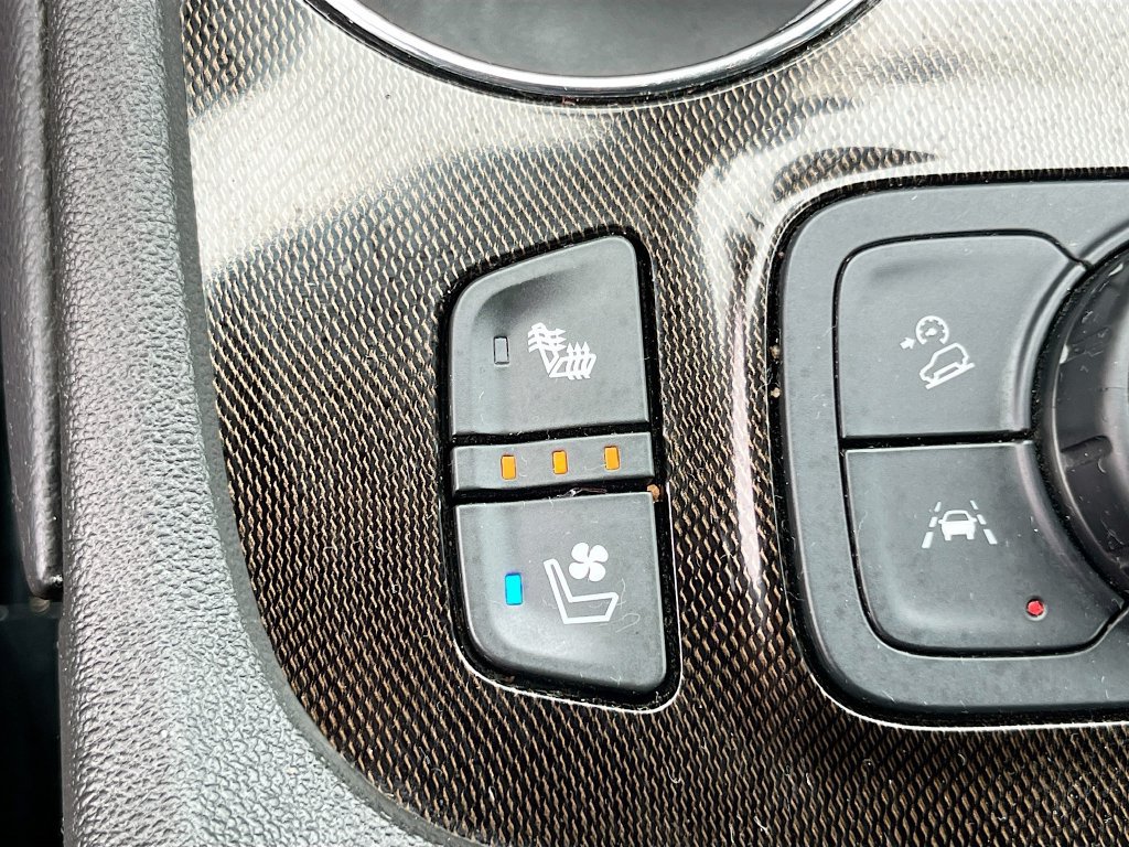 Used 2023 GMC Acadia AT4 w/ Preferred Package AWD/4WD image 21