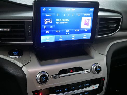 Used 2022 Ford Explorer XLT w/ Equipment Group 202A image 22