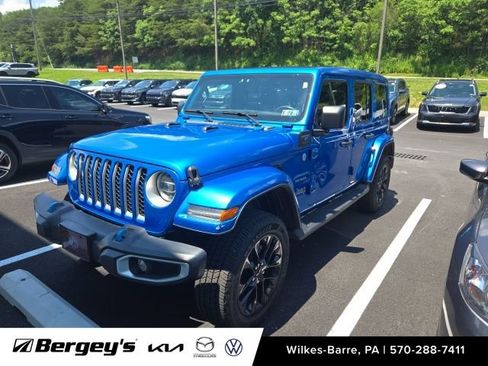 Used 2022 Jeep Wrangler Unlimited Sahara w/ Cold Weather Group AWD/4WD image 2