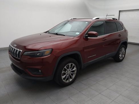 Used 2019 Jeep Cherokee Latitude Plus w/ Comfort/Convenience Group FWD image 2