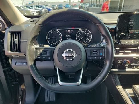 Used 2022 Nissan Pathfinder SL AWD/4WD image 23