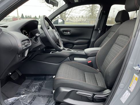 Used 2025 Honda HR-V Sport image 10