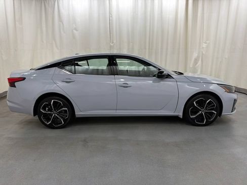 Used 2023 Nissan Altima 2.5 SR w/ SR Premium Package AWD/4WD image 7