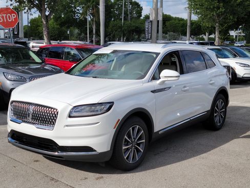 Certified 2023 Lincoln Nautilus FWD image 2
