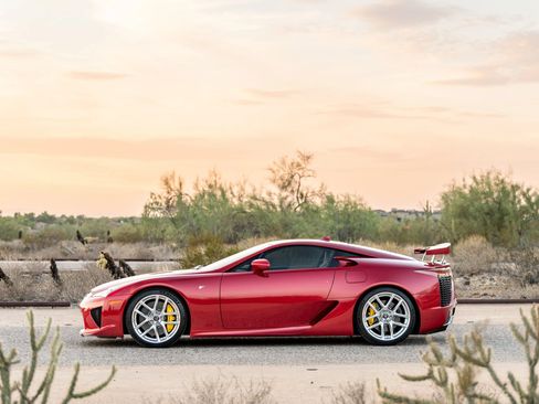 Used 2012 Lexus LFA RWD image 5