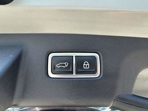 Used 2023 Kia Sorento SX AWD/4WD image 24