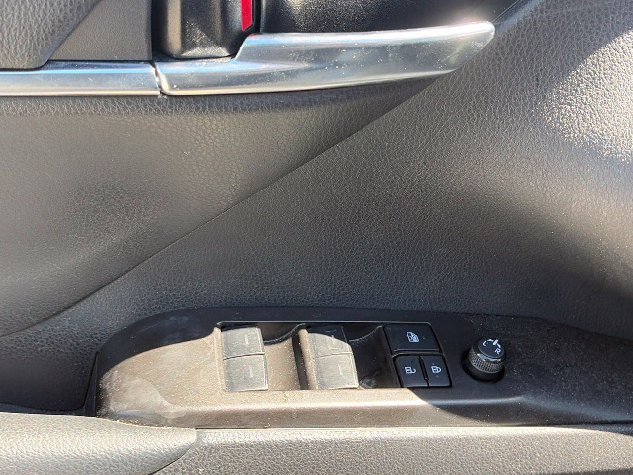 Used 2024 Toyota Camry LE FWD image 5