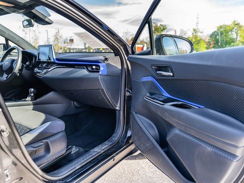 Used 2021 Toyota C-HR XLE image 12