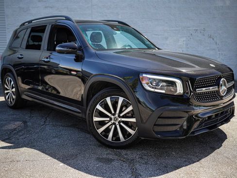 Used 2021 Mercedes-Benz GLB 250 w/ AMG Line image 9