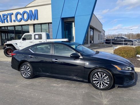 Used 2024 Nissan Altima 2.5 SV image 20