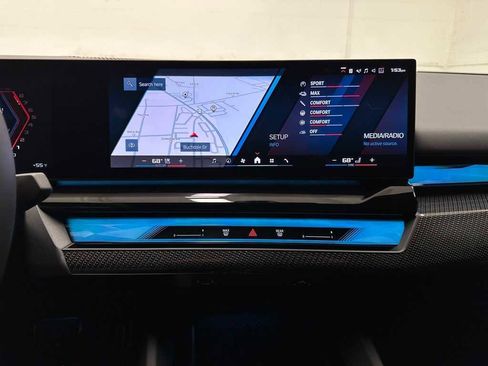 Used 2025 BMW M5 w/ Carbon Package image 30