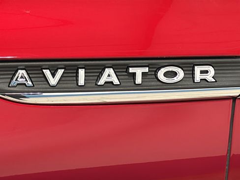 Used 2025 Lincoln Aviator AWD image 39