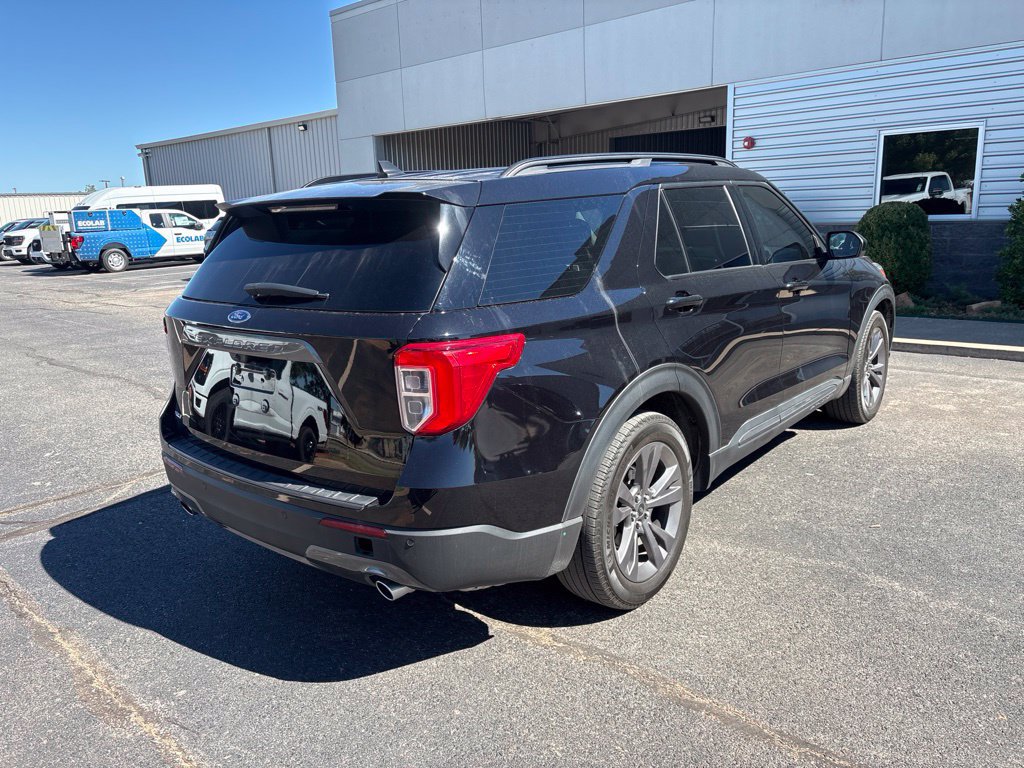 Used 2023 Ford Explorer XLT w/ Equipment Group 202A RWD image 4