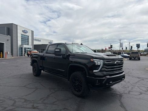 Used 2024 Chevrolet Silverado 2500 High Country w/ Midnight Edition AWD/4WD image 2