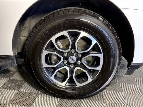 Used 2024 Ford Expedition XLT RWD image 12