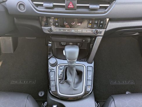Used 2025 Kia Seltos EX image 19
